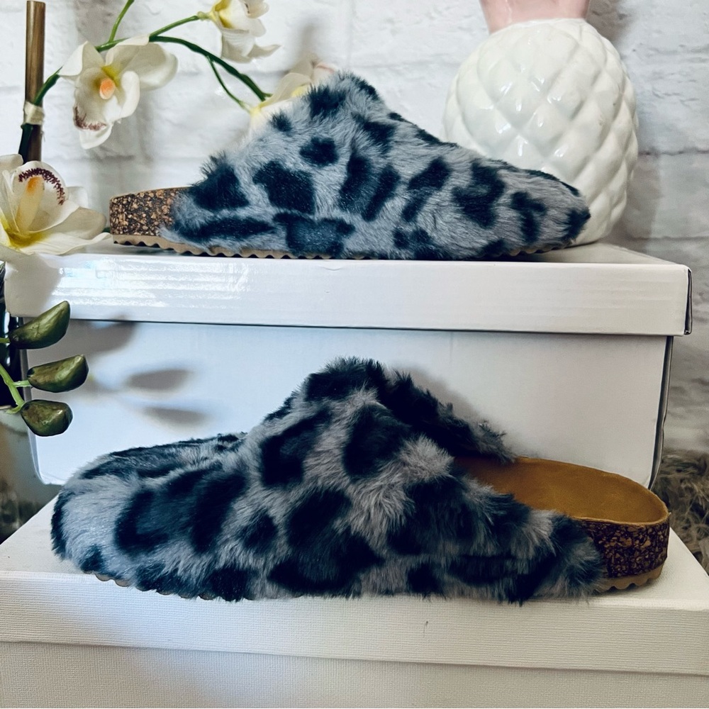 Fluffy Leopard Clogs - Picture 5 of 10